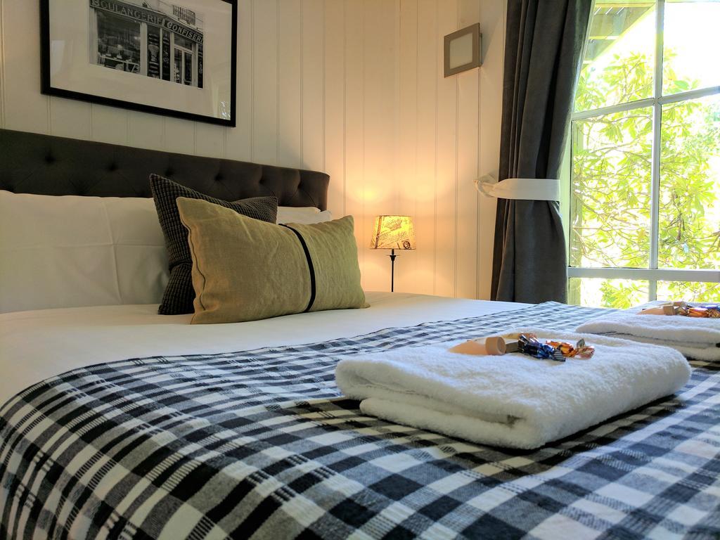 Annie Roes Luxury B&B Bend of Islands Exteriör bild