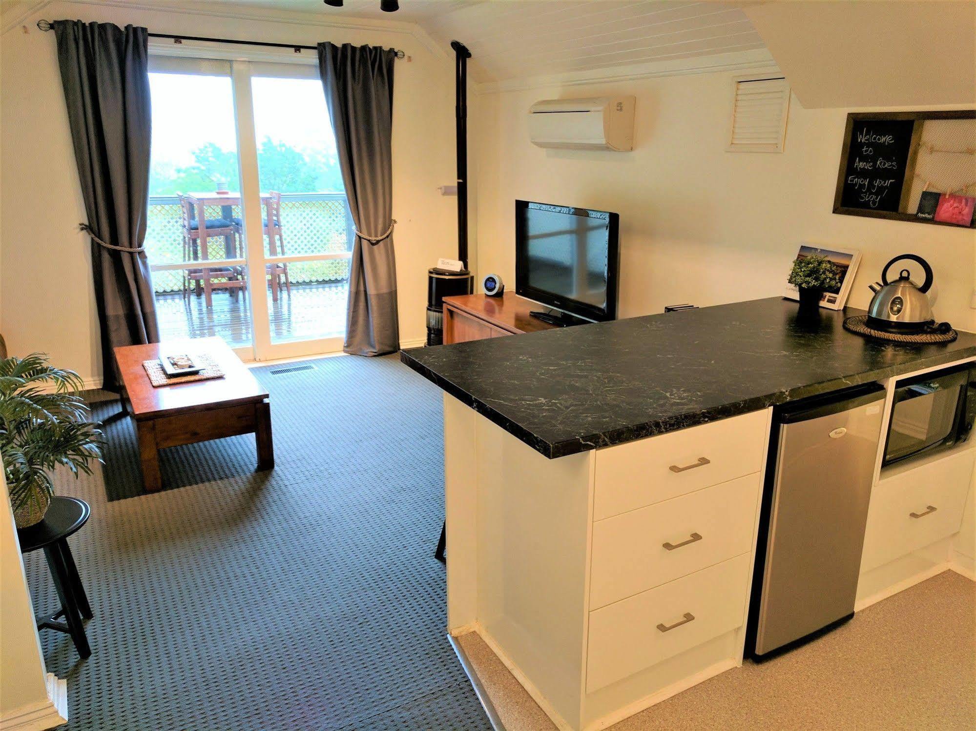 Annie Roes Luxury B&B Bend of Islands Exteriör bild