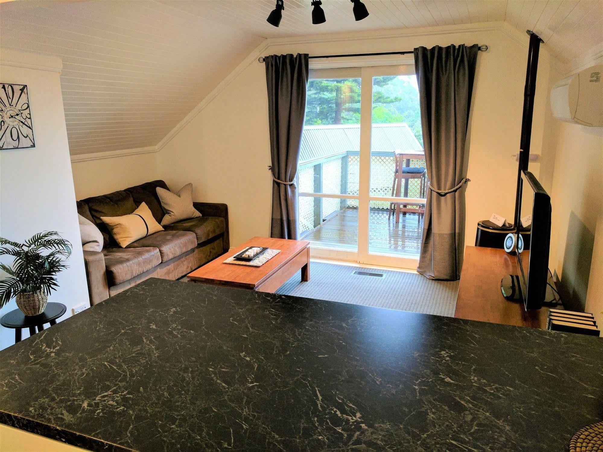 Annie Roes Luxury B&B Bend of Islands Exteriör bild