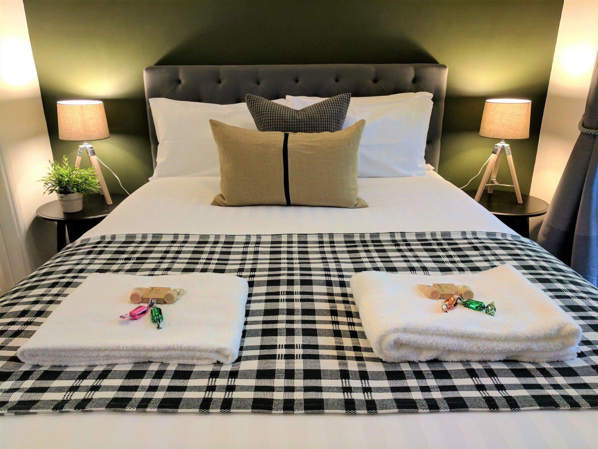 Annie Roes Luxury B&B Bend of Islands Exteriör bild