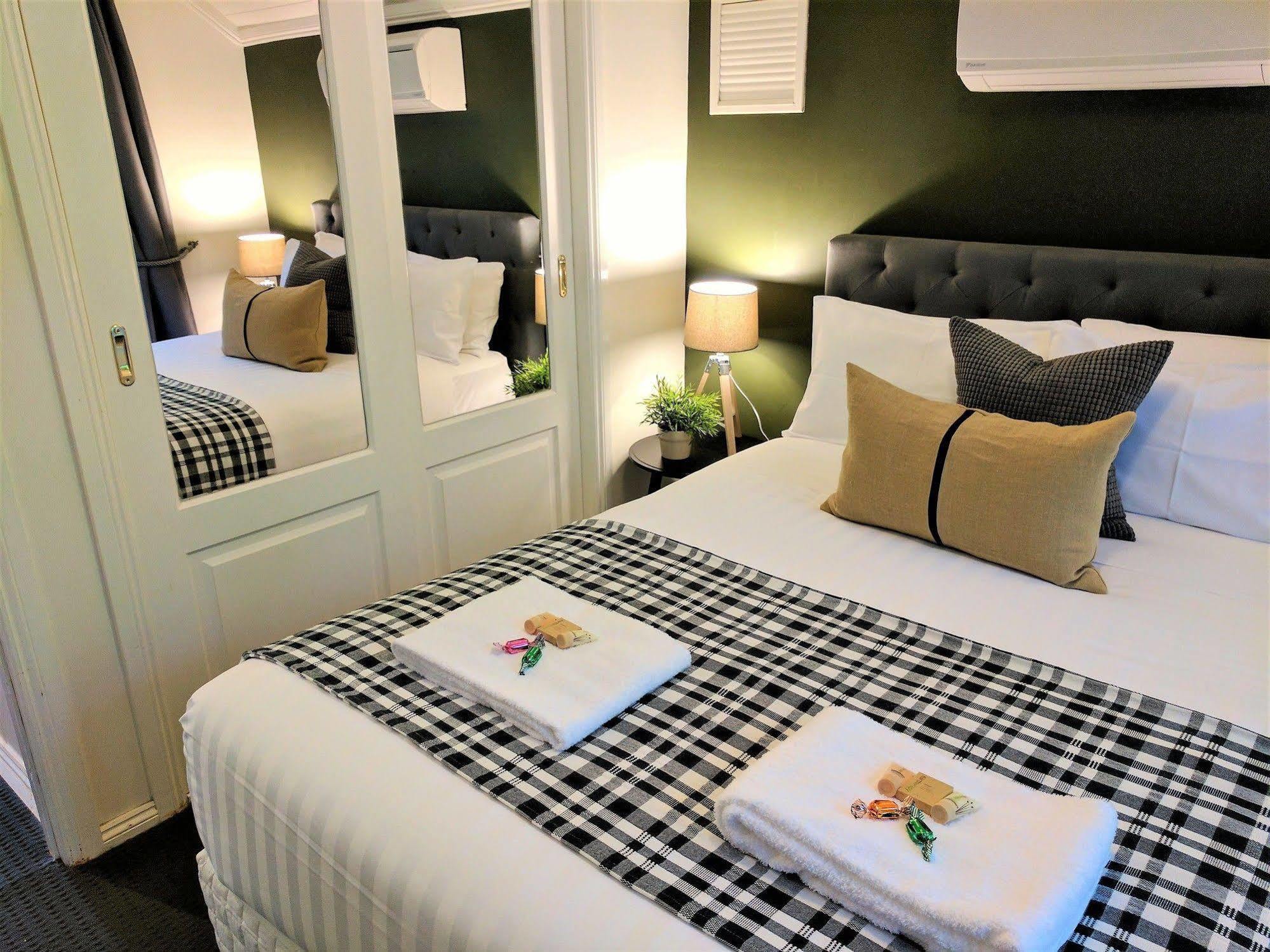 Annie Roes Luxury B&B Bend of Islands Exteriör bild